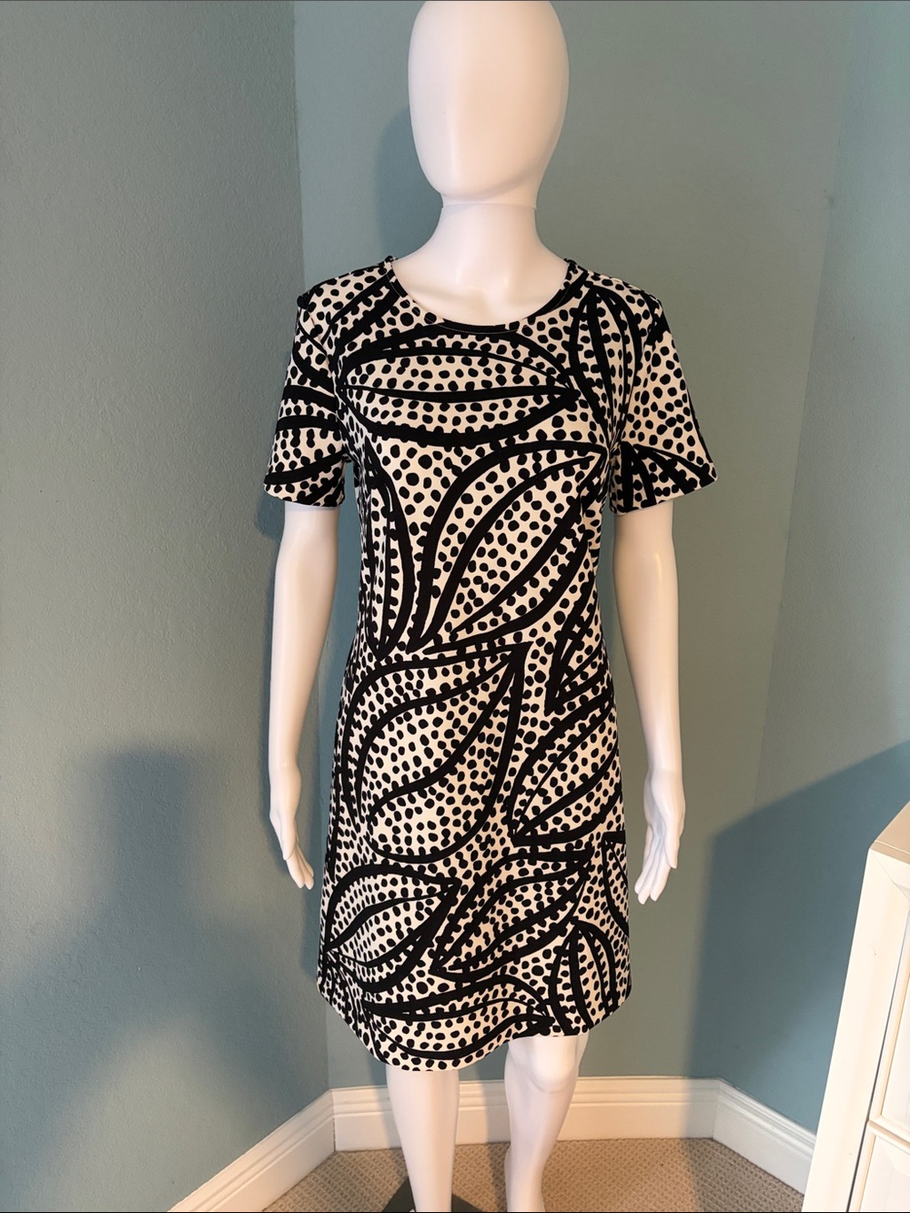 Ann Taylor Factory Black & White Leaf Dot Shift Dress
